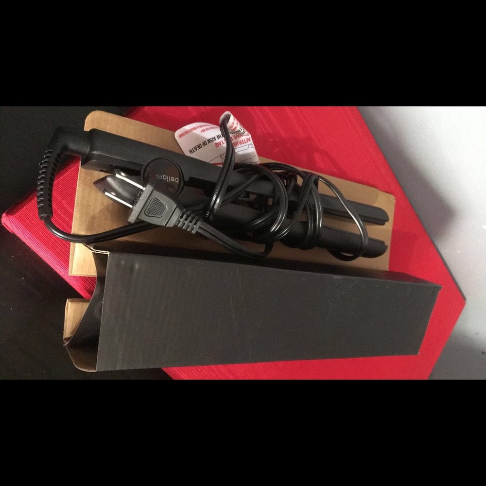BellaPro flat iron (NEW)